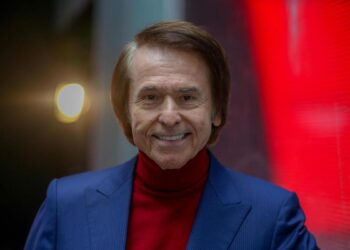 Raphael confirma que está respondiendo bien al tratamiento pero dice que ‘hay que esperar’ para volver a los escenarios