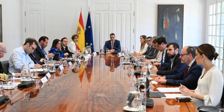 Sánchez explica el apagón por una ‘desaparición súbita’ del 60% de la demanda sin saberse aún la causa