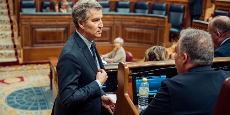 La orden de Génova de cumplir la ley con los menores migrantes pone en riesgo el apoyo de Vox a los presupuestos autonómicos