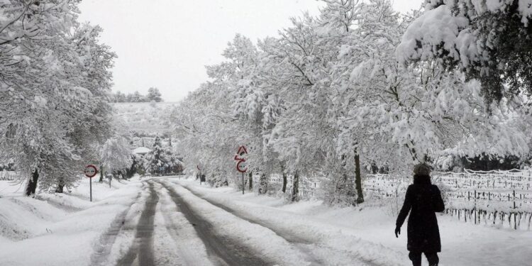 Retrasos en la línea ferroviaria entre Madrid y Barcelona por nieve: limitación de velocidad y posibles retrasos, como antesala a la huelga de Renfe