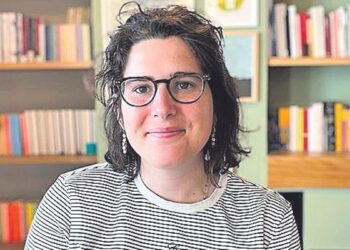 Marta Sangrá: ‘Una profesora de primaria me castigó de cara a la pared y allí cogí un libro’