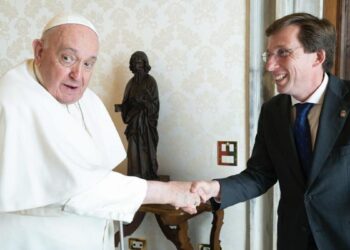 Almeida lamenta el adiós del Papa Francisco, ‘ejemplo de humanidad, compromiso y cercanía’