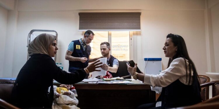 Sanidad pone en marcha una nueva evacuación de 13 menores con cáncer procedentes de Gaza