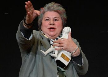 Dolores Vázquez recibe el premio Úrsula Meléndez de Texeda: ‘Todavía necesito un perdón del Gobierno’