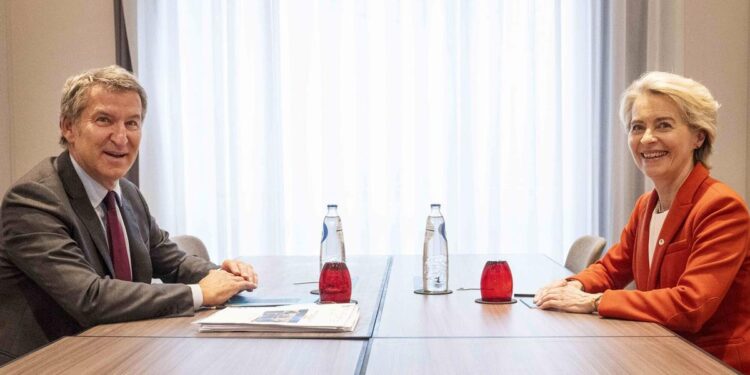 Feijóo desdeña la presión de Bruselas y exprime su batalla contra Sánchez por el rearme: ‘Ya lo hicimos con Teresa Ribera’