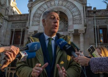 Albiol se atrinchera en una calle de Badalona para abortar la ocupación de un piso