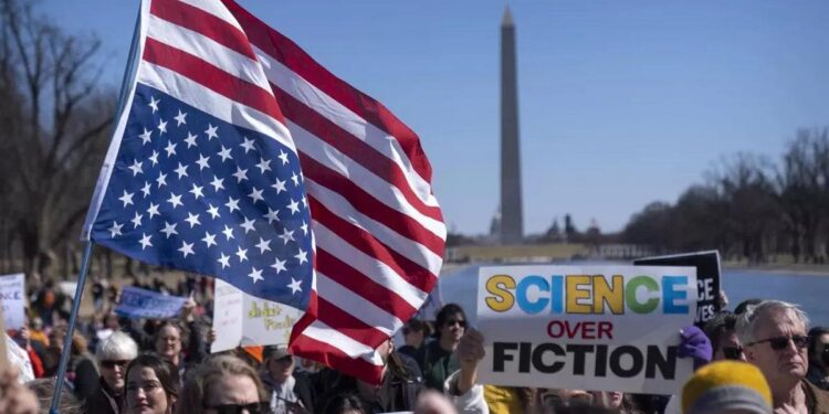 Casi 2.000 científicos punteros lanzan un manifiesto contra el ‘ataque sistemático’ de Trump contra la ciencia