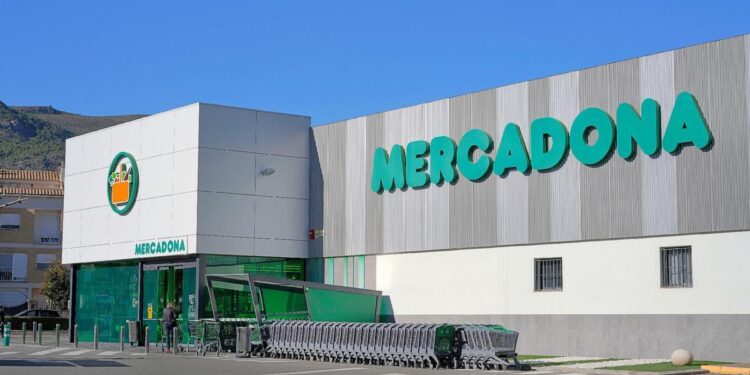 Estos son los supermercados que abren en Madrid este Jueves y Viernes Santo
