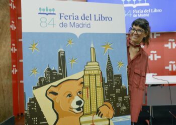 Un oso abrazando el Empire State: así es el cartel de la próxima Feria del Libro de Madrid