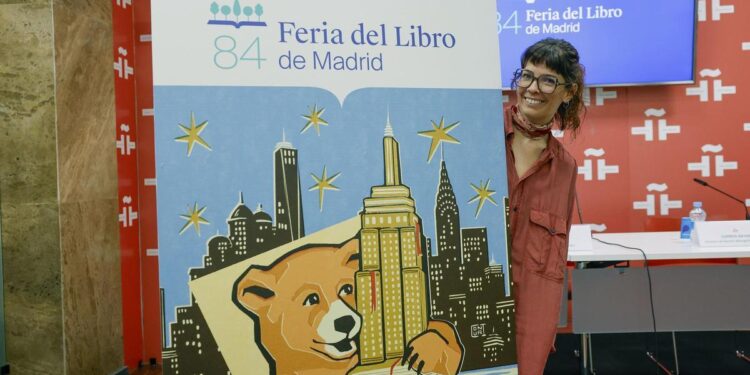 Un oso abrazando el Empire State: así es el cartel de la próxima Feria del Libro de Madrid