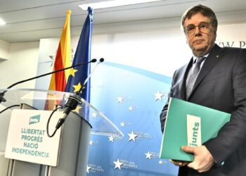 El TC anula el voto delegado de Puigdemont, pero salva la constitución del Parlament