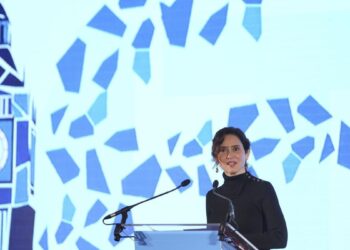 Ayuso llevará a los tribunales el acuerdo del Gobierno con Junts sobre el reparto de menores migrantes