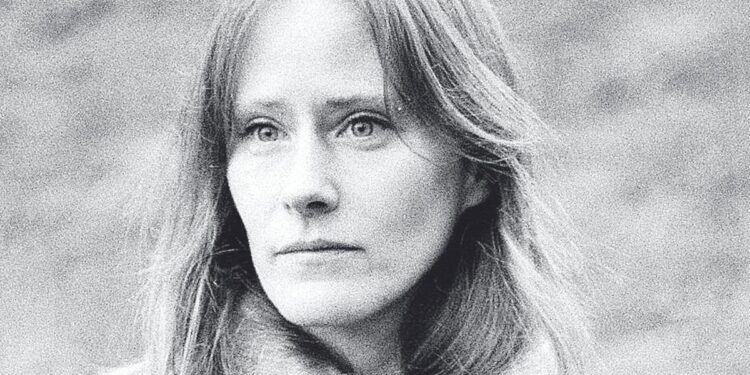 ‘Manual para la obediencia’, de de Sarah Bernstein: elogio de la mujer sombra