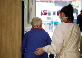 Crece hasta casi el 40% el número de hogares con personas dependientes que no tienen ayuda a domicilio