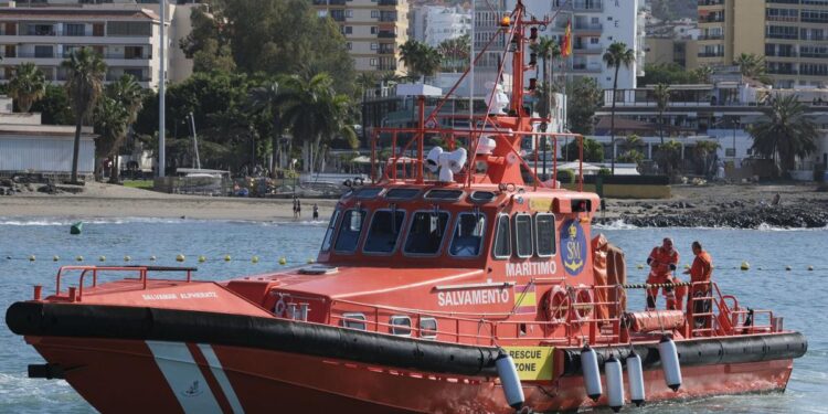 Madrid rechaza el reparto de menores migrantes no acompañados que ha aprobado el Congreso: ‘Es la mayor infamia de Pedro Sánchez’
