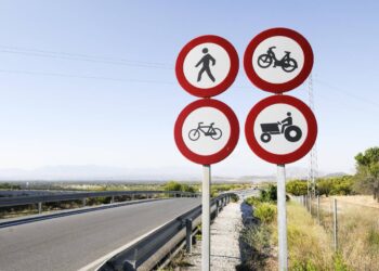 Algunas de las seГ±ales de trГЎfico mГЎs extraГ±as que te puedes encontrar en EspaГ±a