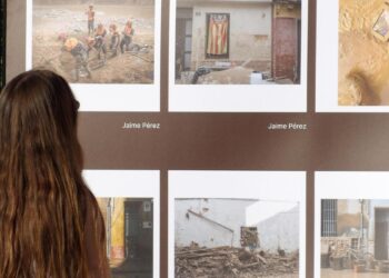 Último día para visitar la exposición con 224 imágenes sobre la solidaridad tras la dana en El Retiro