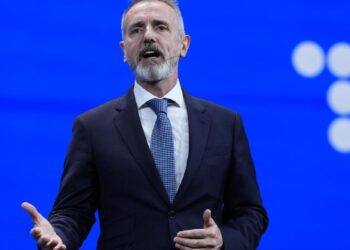 Las acciones de Telefónica se revalorizan más de un 12% tras los cien primeros días de Murtra como presidente