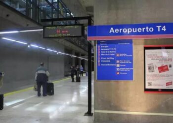 La inseguridad en Barajas se traslada al Metro: una trabajadora sufre un robo con violencia