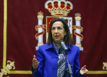 Robles recibe al eurocomisario de Defensa: tres claves que enmarcan la reunión