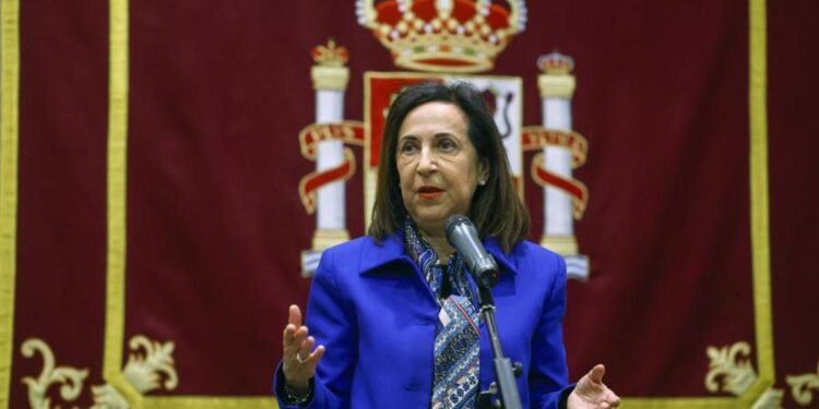 Robles recibe al eurocomisario de Defensa: tres claves que enmarcan la reunión