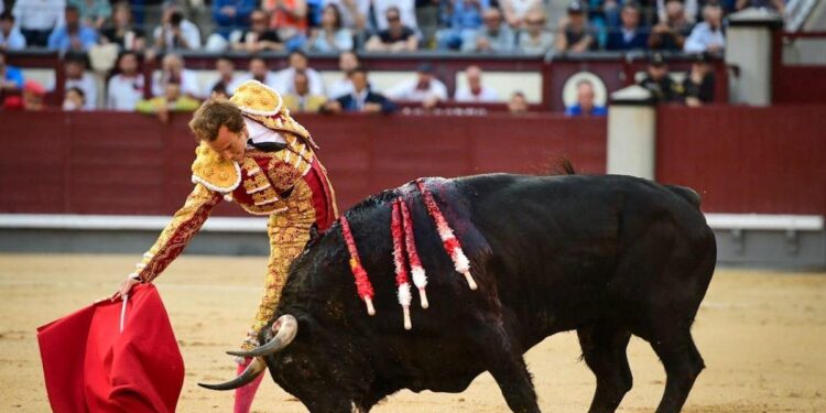 Román y su trepidante epopeya con ‘Comisario’ rinden Las Ventas