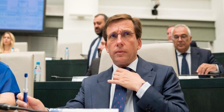 Almeida rechaza crear una comisión de investigación sobre el atropello y reitera su apoyo al director de la Policía Municipal