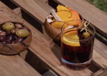 La nueva receta de vermú ahumado que no te puedes perder este San Isidro