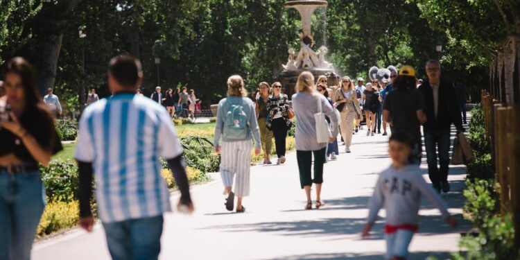 Domingo caluroso en Madrid con más de 30 grados y posibles lluvias en la sierra norte