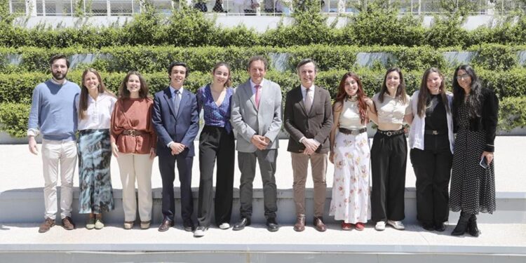 La Francisco de Vitoria premia a sus mejores estudiantes: estos son los alumnos de diez de Pozuelo de Alarcón