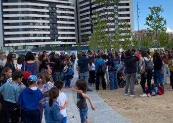 Los vecinos de Arganzuela se concentraron el viernes para exigir el cumplimiento del plan Mahou-Calderón