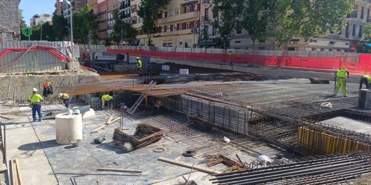 Tres carriles para los coches y uno para las obras: así reabrirá el tráfico cortado en Delicias por la ampliación de la Línea 11