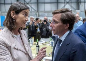 Cruce de reproches entre Almeida y Maroto por su reunión con ‘los vecinos de Montecarlo’