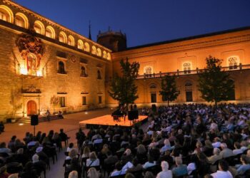 La Noche en Blanco de Alcalá de Henares reúne a más de 60.000 personas y bate récords en 2025