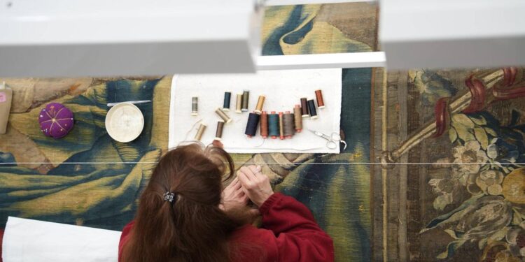 Un día en la Real Fábrica de Tapices, el lugar donde la historia se cose a mano
