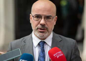 El delegado del Gobierno en Madrid defiende que las conversaciones de Sánchez y Ábalos son ‘privadas’ y pide investigar su filtración