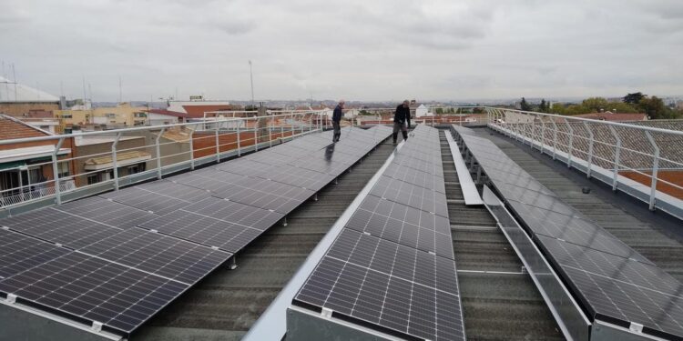 Las tormentas saharianas amenazan el futuro de la energía solar en Europa