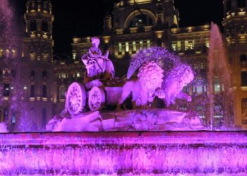El motivo por el que la fuente de Cibeles se iluminará este lunes de color morado