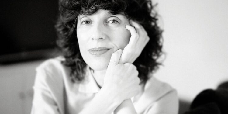 Blanca Lacasa, escritora: ‘A las mujeres nos han educado en la culpa’