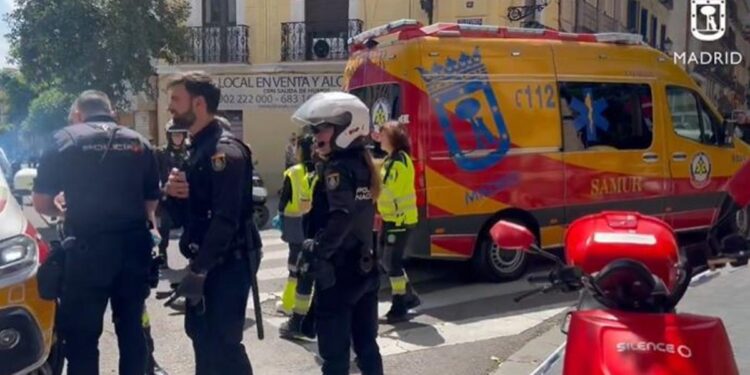 Herido grave un joven tras sufrir una agresión con arma blanca en el cuello en Madrid