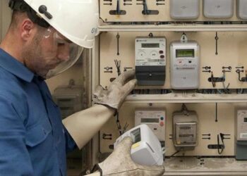 La estafa de los falsos técnicos de la luz que hacen ‘revisiones’ tras el apagón: esto dice la Policía