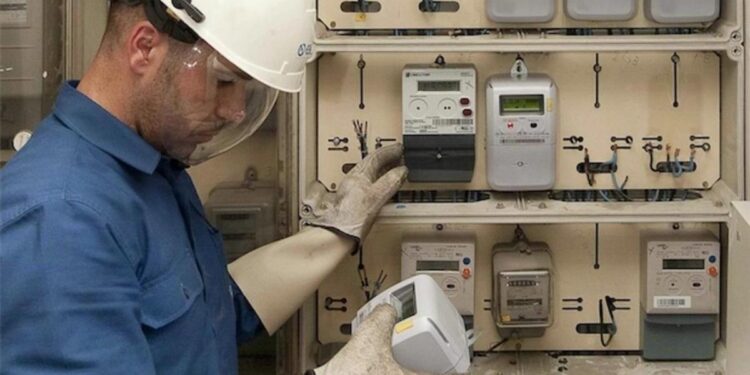 La estafa de los falsos técnicos de la luz que hacen ‘revisiones’ tras el apagón: esto dice la Policía