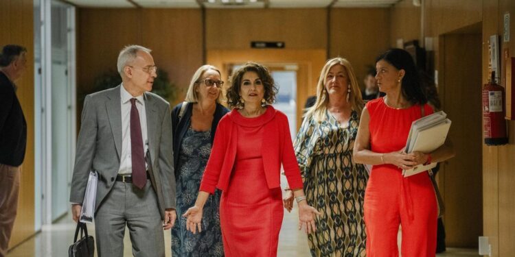 El Gobierno reactiva la reforma de la financiación y mantiene la apuesta por el criterio de ‘población ajustada’