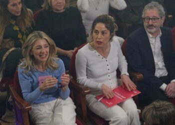 Una espontánea boicotea la intervención de Yolanda Díaz por los ‘depredadores sexuales’ de Sumar