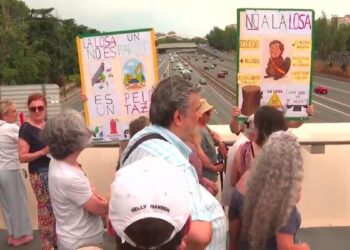 ‘La losa no es un parque’: vecinos de Ventas se manifiestan contra la cubrición de la M-30