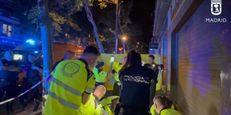 Una grave agresión con arma blanca en la calle Alcalá deja un herido de 23 años