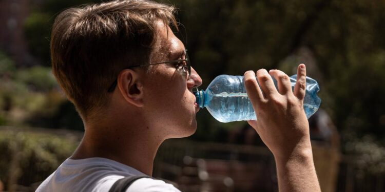 Continúa el aviso amarillo por altas temperaturas este martes en Madrid: zonas más afectadas