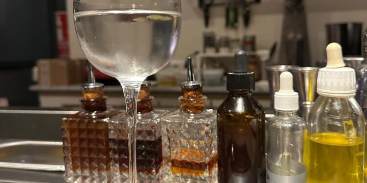 Momus Bar, la coctelería donde Madrid agita el pasado y sirve el futuro en cada copa