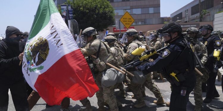Las protestas en Los Ángeles contra las deportaciones, en directo: California considera ilegal el despliegue de la Guardia Nacional en Los Angeles y demanda a Trump