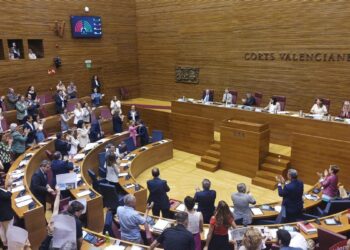 Mazón aprueba sus presupuestos con Vox entre gritos de ‘dimisión’ de la izquierda